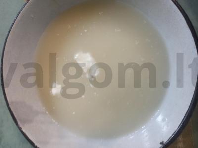 Vafliai su rauginiu ir bulvių sultiniu Žingsnis 1