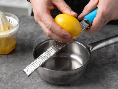 Šokoladiniai blynai su citrininio kremo ir aviečių milteliais Žingsnis 7