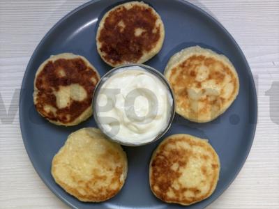 Klasikiniai varškėčiai su medumi pagrindine nuotrauka