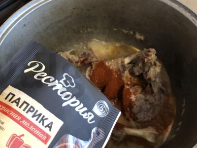 Kiaulienos plovas su antis, daržovėmis ir prieskoniais Žingsnis 4