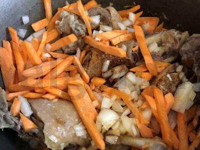 Kiaulienos plovas su antis, daržovėmis ir prieskoniais Žingsnis 5