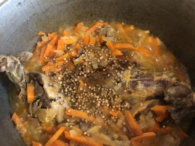 Kiaulienos plovas su antis, daržovėmis ir prieskoniais Žingsnis 6