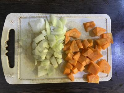 Troškintos jautienos šonkauliai pomidorų padaže Žingsnis 2