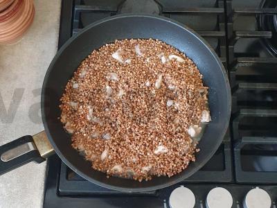 Troškinta grikių košė su vištienos filė ir žolelėmis Žingsnis 3