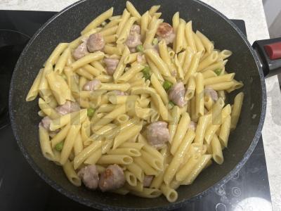 Penne makaronai su dešrelėmis ir žirneliais Žingsnis 7