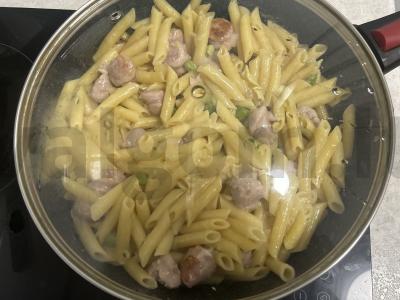 Penne makaronai su dešrelėmis ir žirneliais Žingsnis 8