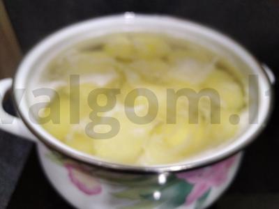 Bulvių košė su sviestu ir pienu Žingsnis 1