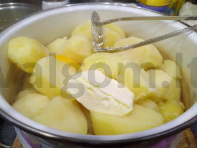 Bulvių košė su sviestu ir pienu Žingsnis 3