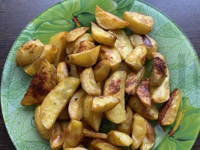 Kepta bulvė su prieskoniais pagrindine nuotrauka