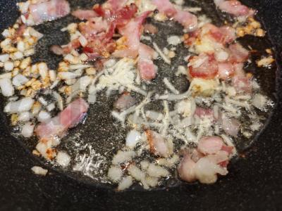 Farfalle makaronai su bekonu ir sūriu Žingsnis 8