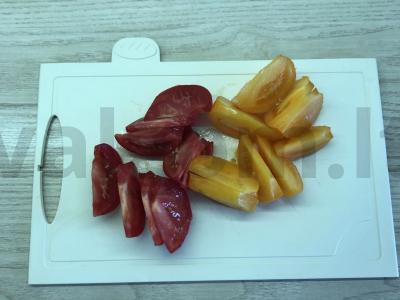 Pomidorų salotas su mocarela Žingsnis 1