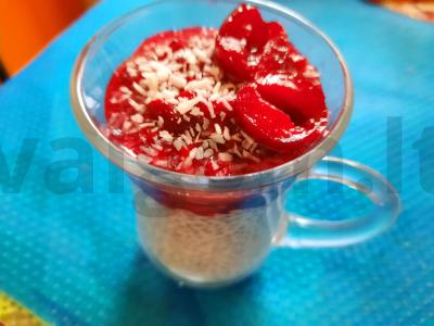 Vyšnių chia pudingas su migdolų pienu pagrindine nuotrauka