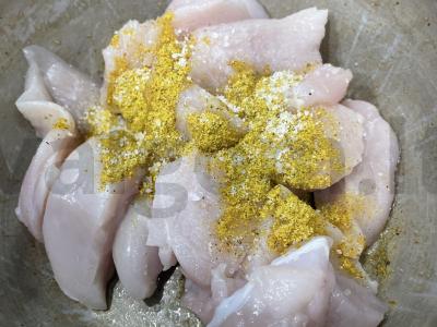 Mini šašlykai iš vištienos su ciberžole ir grybų padažu Žingsnis 2