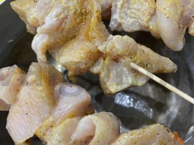 Mini šašlykai iš vištienos su ciberžole ir grybų padažu Žingsnis 4