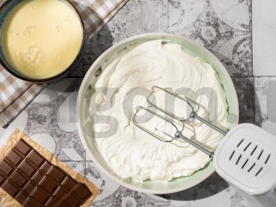 Šokoladiniai ledai su sausainių trupiniais Žingsnis 1