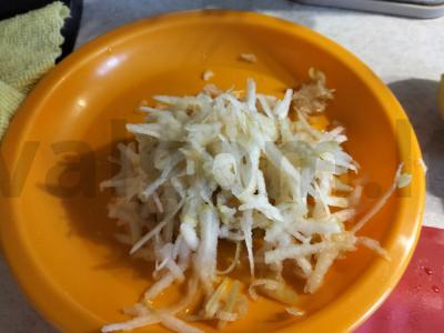 Varškės sūrio vyniotiniai su obuoliais, riešutais ir cinamonu Žingsnis 2