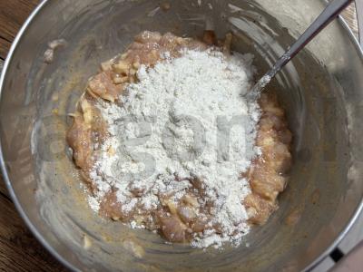 Švelnios smulkintos vištienos ir sūrio kotletai Žingsnis 5