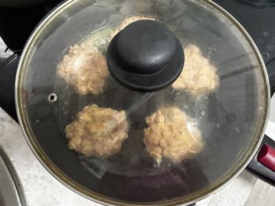 Švelnios smulkintos vištienos ir sūrio kotletai Žingsnis 7