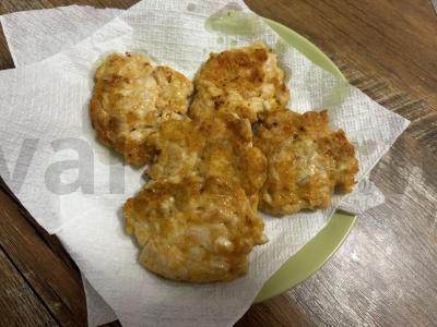 Švelnios smulkintos vištienos ir sūrio kotletai Žingsnis 8