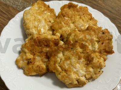 Švelnios smulkintos vištienos ir sūrio kotletai pagrindine nuotrauka