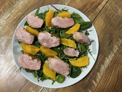 Šiltas salotas su antis krūtinėlė, apelsinais ir spanguolių padažu Žingsnis 11