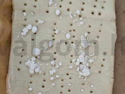 Sluoksniuota tešla su kriaušėmis ir varške Žingsnis 1