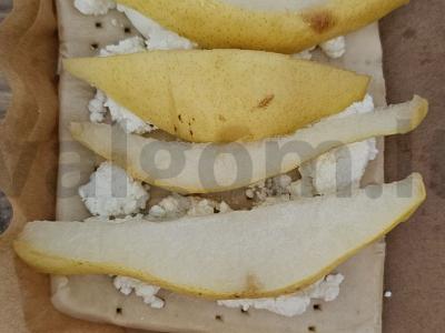 Sluoksniuota tešla su kriaušėmis ir varške Žingsnis 3