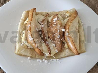 Sluoksniuota tešla su kriaušėmis ir varške pagrindine nuotrauka