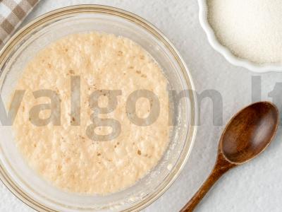 Vegetariška šarlotė lėtojoje viryklėje Žingsnis 1