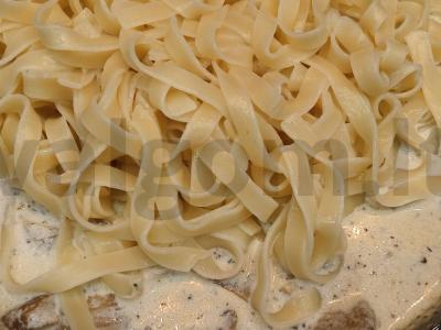 Taliatelle su baltosiomis grybeliais Žingsnis 6
