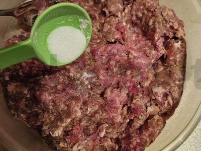 Mėsos kukuliai pomidorų padaže Žingsnis 2