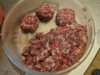 Mėsos kukuliai pomidorų padaže Žingsnis 4