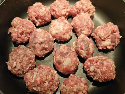 Mėsos kukuliai pomidorų padaže Žingsnis 5