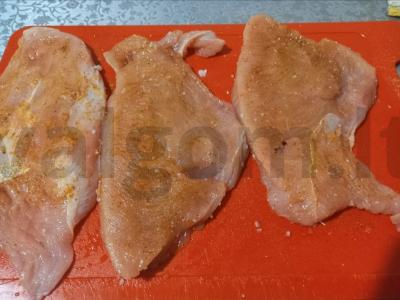 Kiaulienos kepsniai su džiūvėsėliais Žingsnis 1