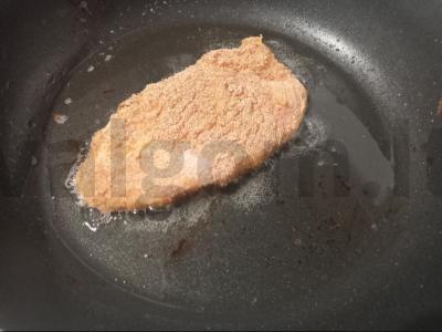 Kiaulienos kepsniai su džiūvėsėliais Žingsnis 2