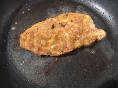 Kiaulienos kepsniai su džiūvėsėliais Žingsnis 3