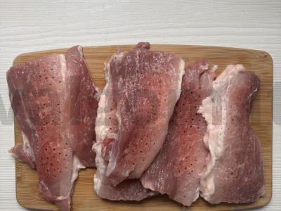 Kiauliena orkaitėje su sūriu ir pomidorais Žingsnis 1