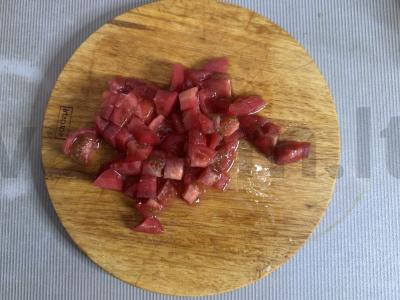 Salotas su jūros kokteiliu ir pomidoru Žingsnis 3