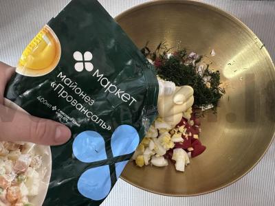 Salotas su jūros kokteiliu ir pomidoru Žingsnis 5