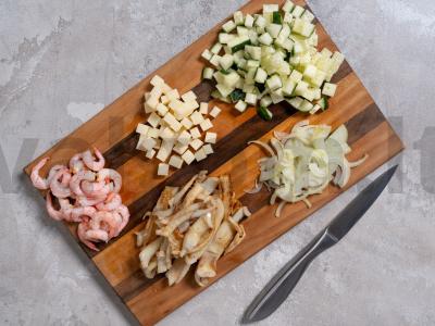 Krevetių ir kalmarų salotos Žingsnis 3