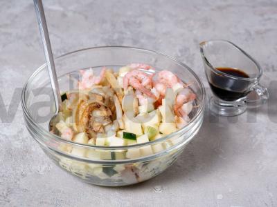 Krevetių ir kalmarų salotos Žingsnis 4