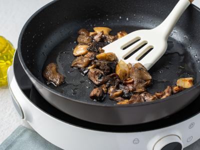 Vegetariška solyanka su raugintomis kopūstais Žingsnis 1