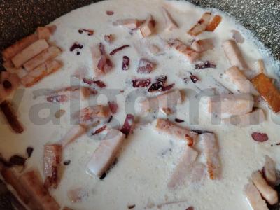 Kreminis kalakutienos ir kumpio padažas Žingsnis 5