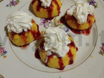 Bananų desertas su kukurūzų dribsniais pagrindine nuotrauka