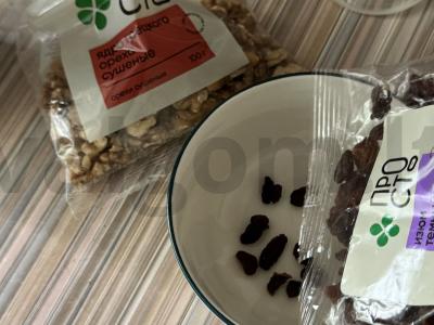 Pšenių košė su avižų pienu, razinomis ir graikiniais riešutais Žingsnis 2