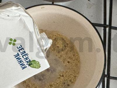 Pšenių košė su avižų pienu, razinomis ir graikiniais riešutais Žingsnis 4