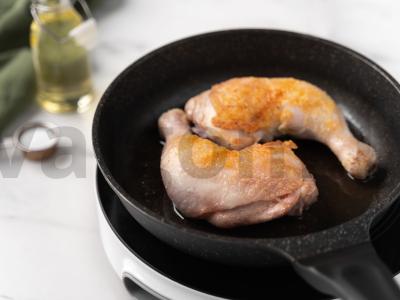 Šiltas salotas su vištiena, pomidorais, feta ir žolelėmis Žingsnis 2