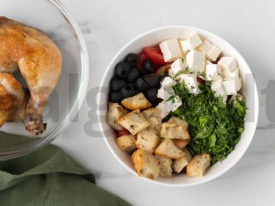 Šiltas salotas su vištiena, pomidorais, feta ir žolelėmis Žingsnis 7