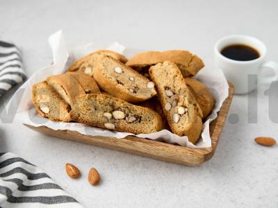 Riešutų sausainiai kantučini pagrindine nuotrauka