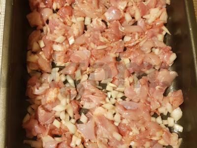 Vištienos krūtinėlės apkepas su grybais ir bulvėmis po sūrio plutele Žingsnis 7